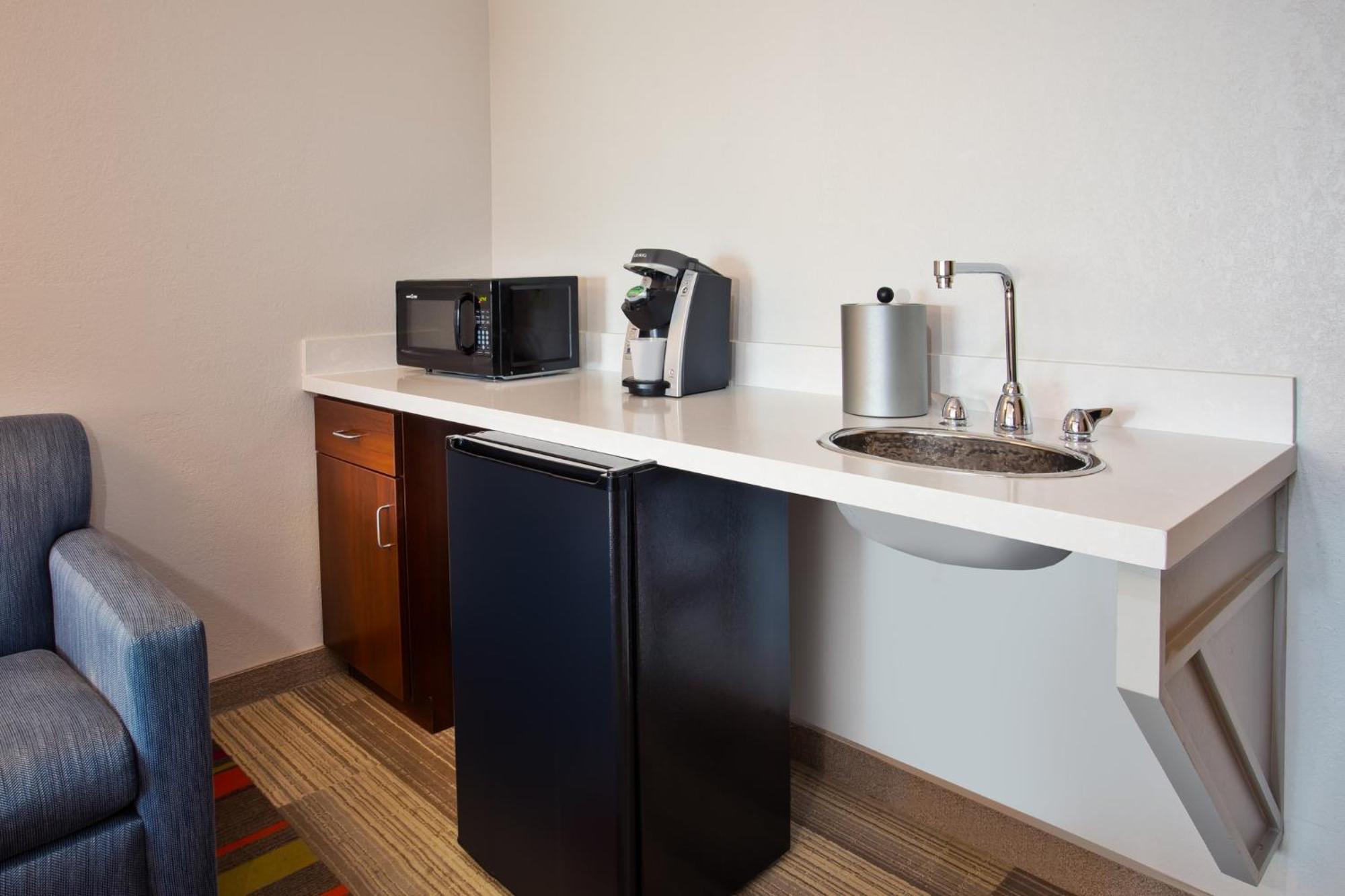 Holiday Inn Express Hotel & Suites Rochester Webster By Ihg Екстериор снимка
