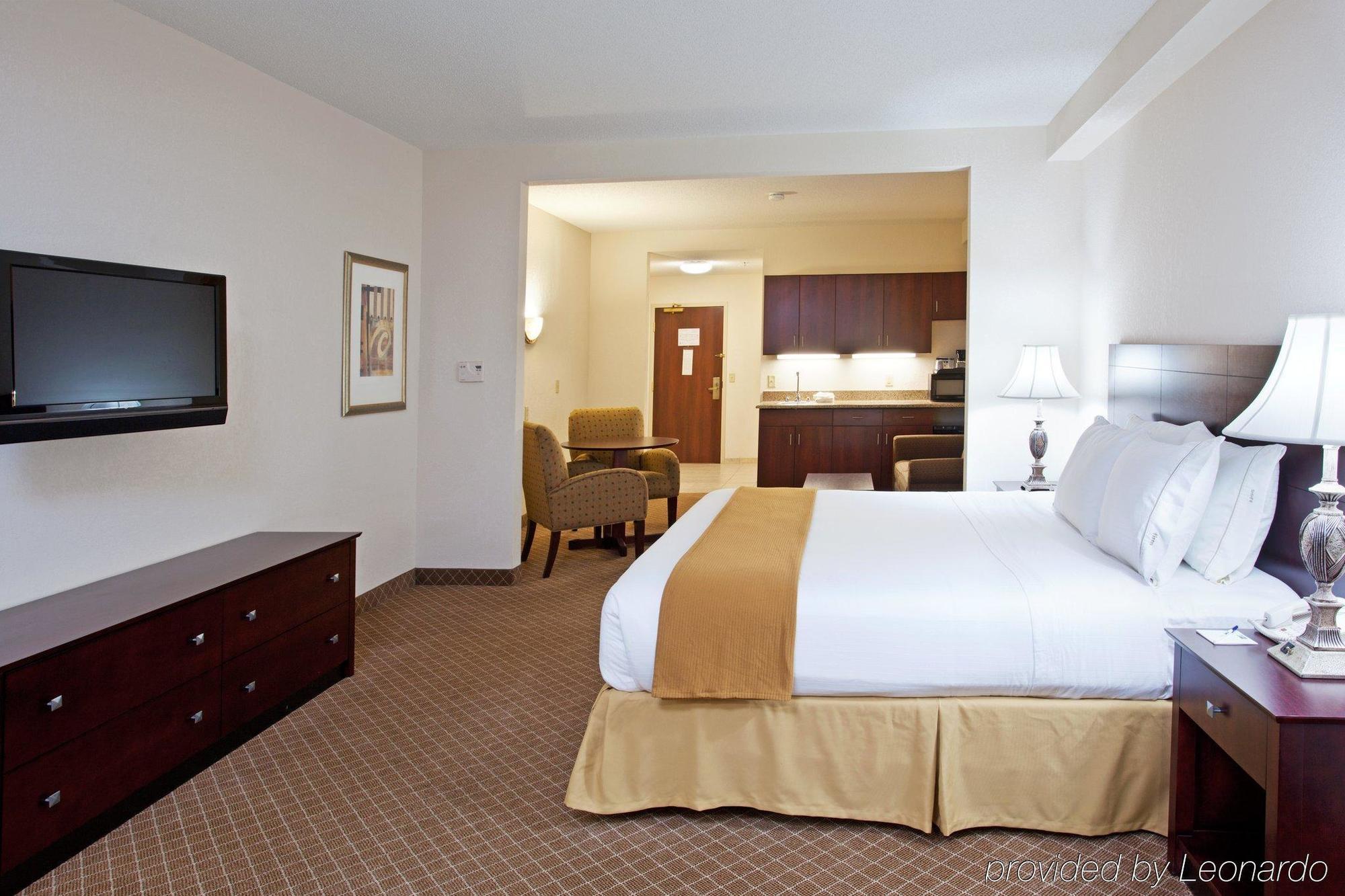 Holiday Inn Express Hotel & Suites Rochester Webster By Ihg Стая снимка