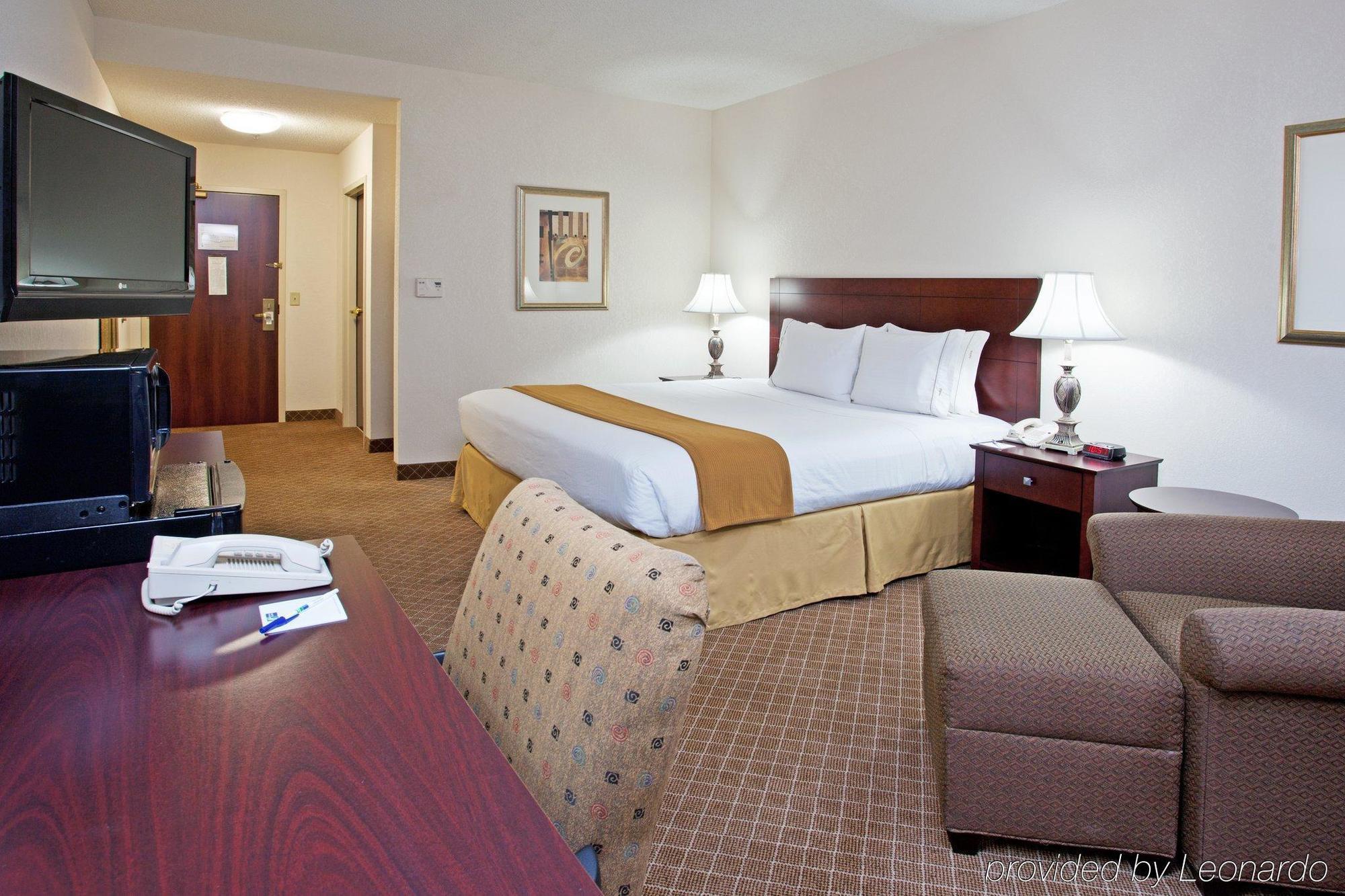 Holiday Inn Express Hotel & Suites Rochester Webster By Ihg Стая снимка